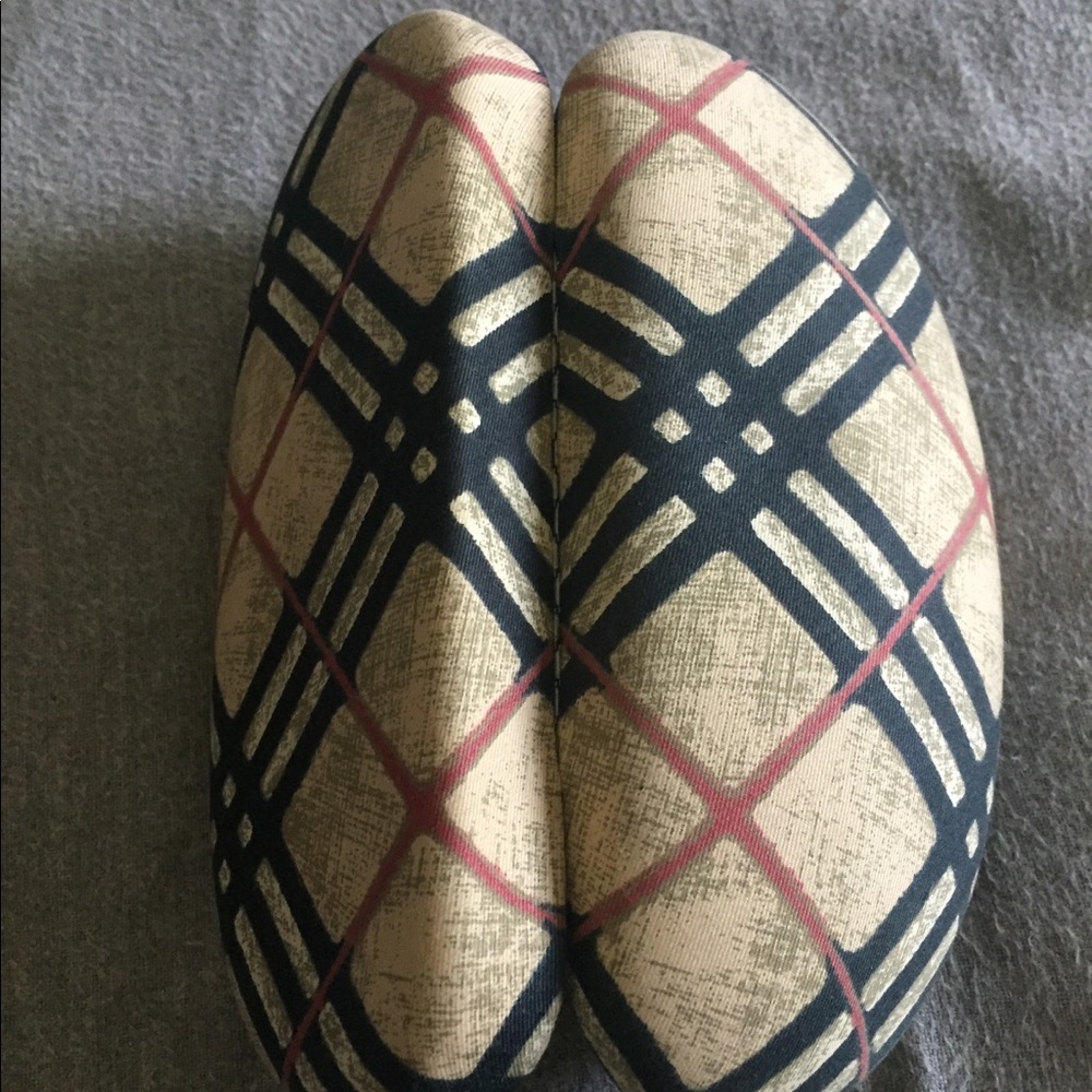 Burberry Sunglasses Case - Picture 5 of 7